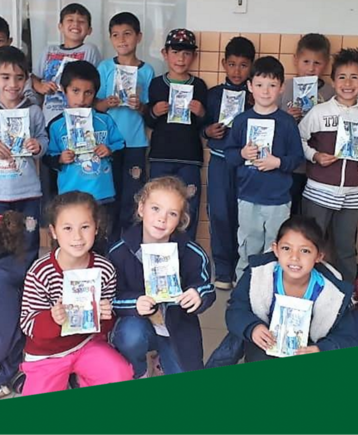 Mil kits de saúde bucal são entregues para alunos de escolas municipais