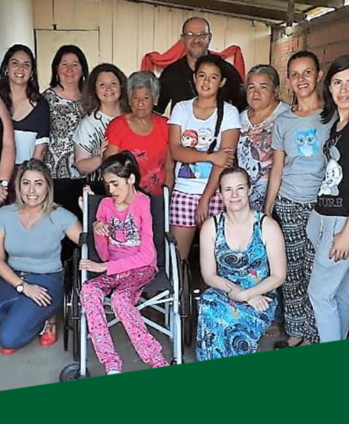 Mobilização de escola possibilita troca de lacres de latinhas por cadeira de rodas