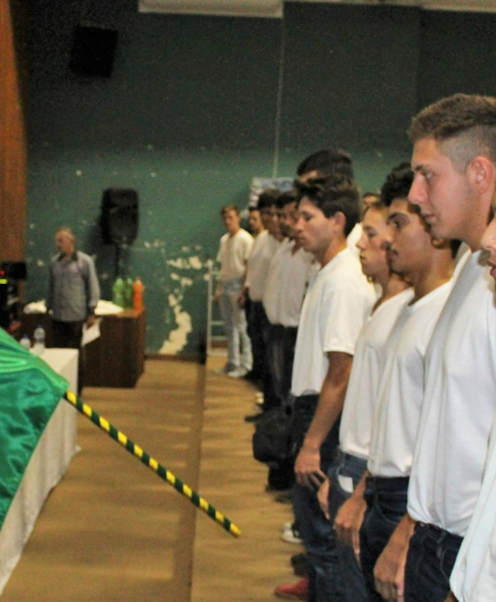 Momento cívico marca a dispensa de jovens tresbarrenses do serviço militar
