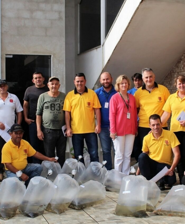 Município e Epagri entregam 15 mil alevinos a produtores rurais