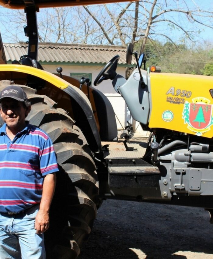 Novo trator da Agricultura vai reforçar atendimentos pelo Porteira Adentro