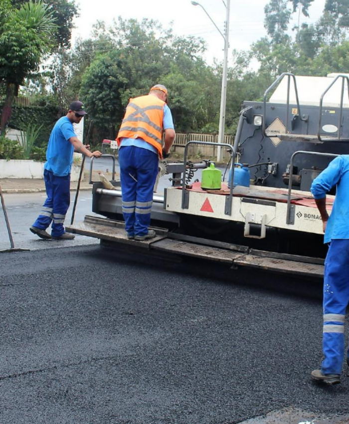 Operação tapa buracos contempla ruas, avenida e rodovia estadual em Três Barras