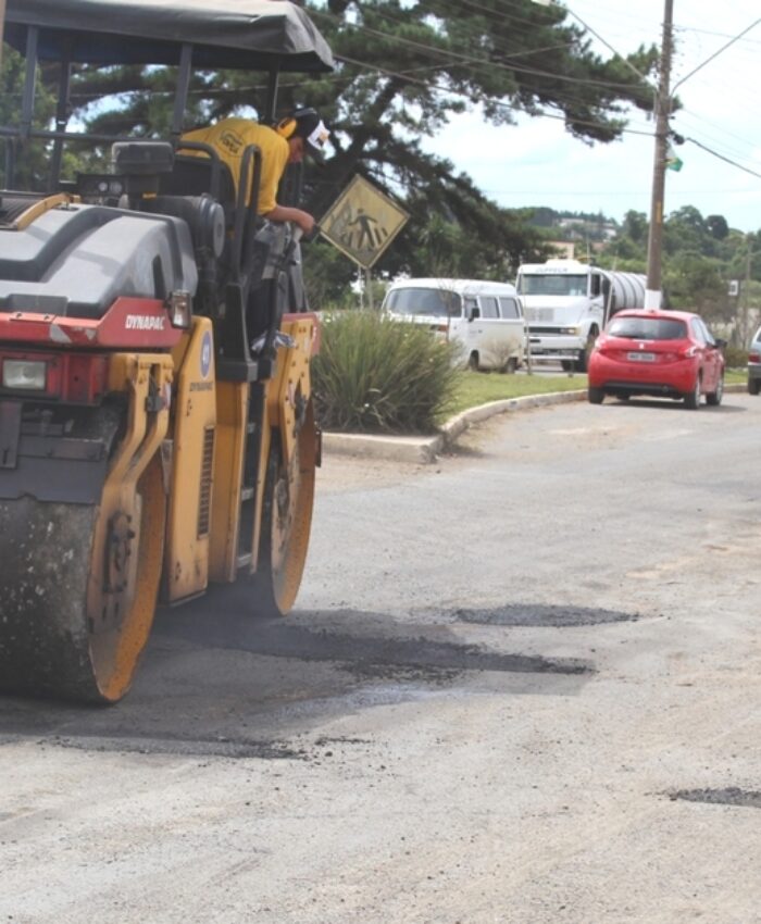 Operação tapa buracos inicia pela Avenida Rigesa