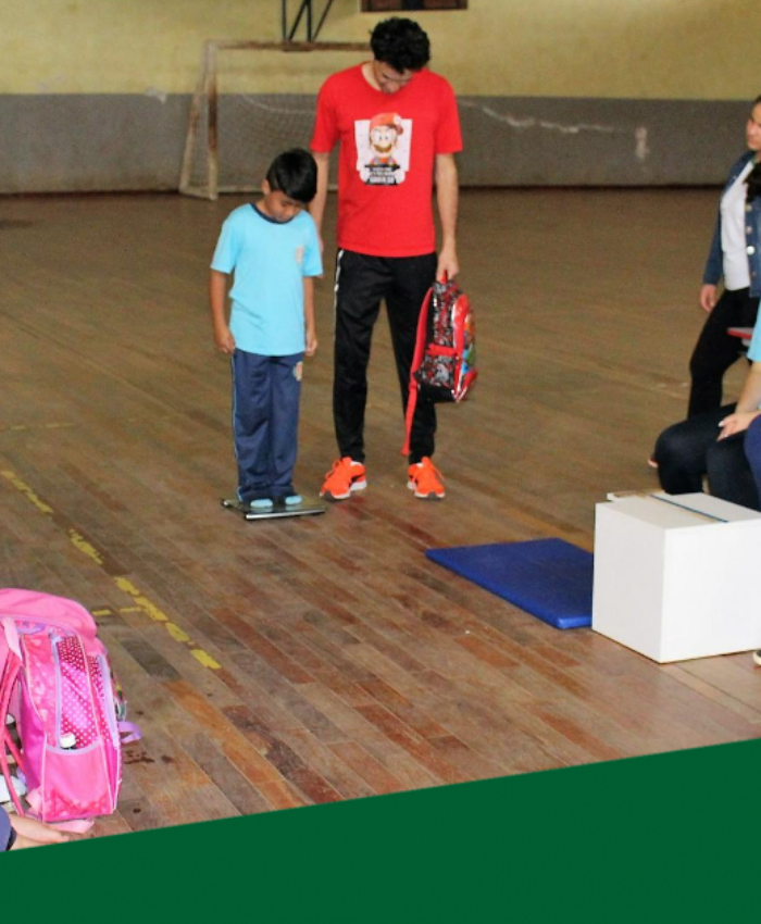 Pesquisa verifica a influência do peso das mochilas na postura e flexibilidade dos alunos da EBM Guita Federmann