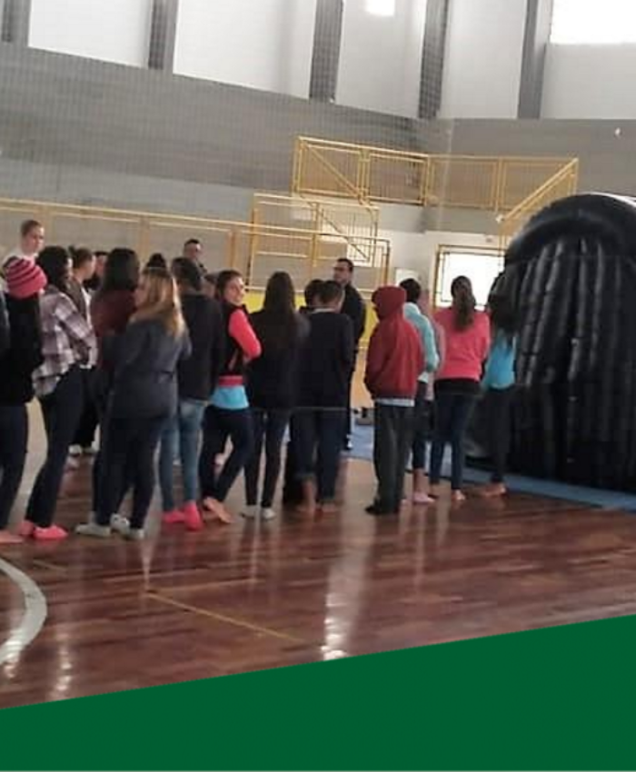 Planetário reúne 880 alunos da rede municipal em sessões sobre astronomia