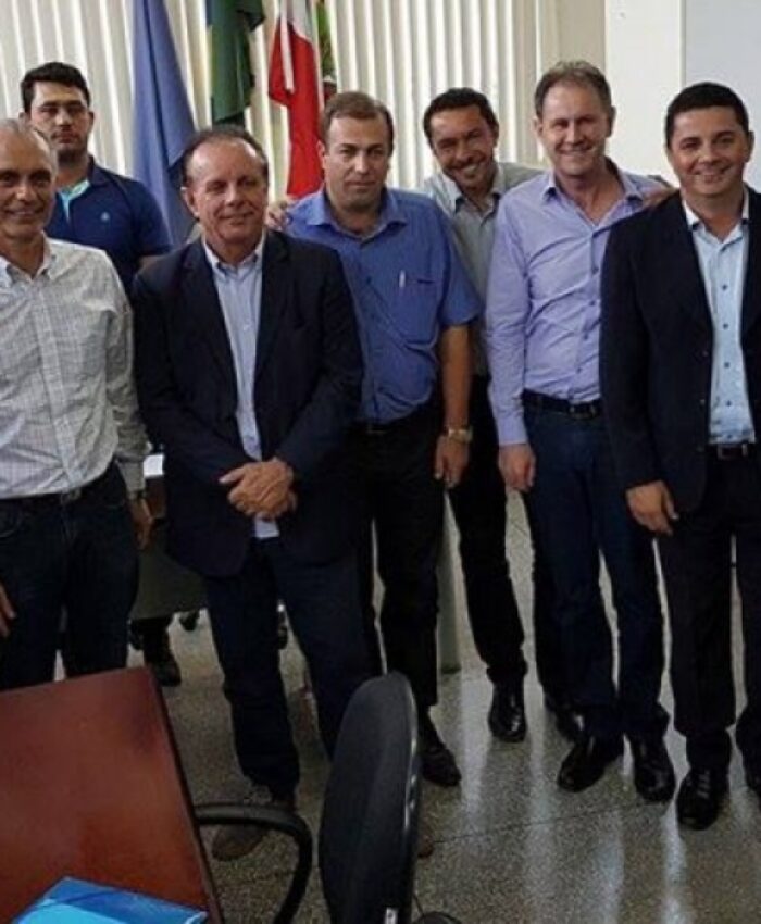 Prefeito cobra soluções para rodovias da região em reunião com secretário de Estado