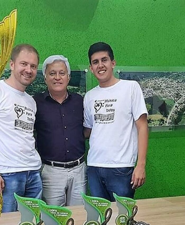 Prefeito recebe membros de Banda campeã geral da 1ª Copa Vanguarda Catarinense