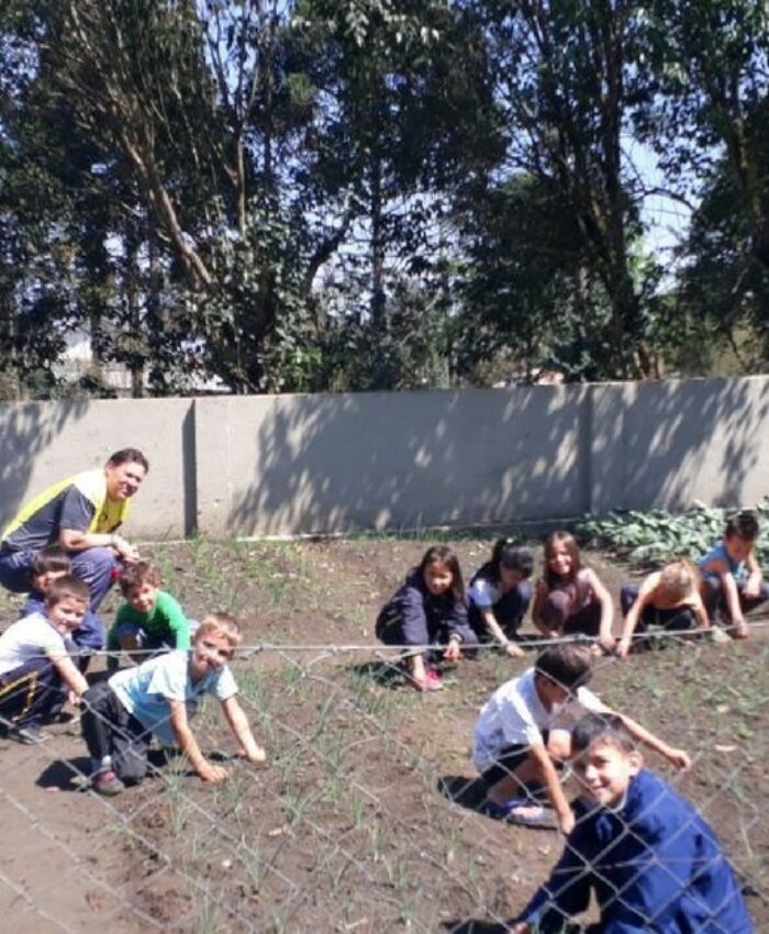 Projeto “Horta Escolar” reúne 180 alunos da Extensão II no distrito de São Cristóvão