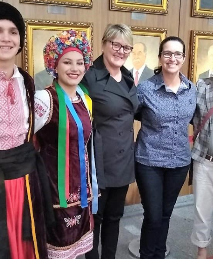 Representantes de Três Barras animam a Alesc mostrando cultura regional durante lançamento de frente parlamentar