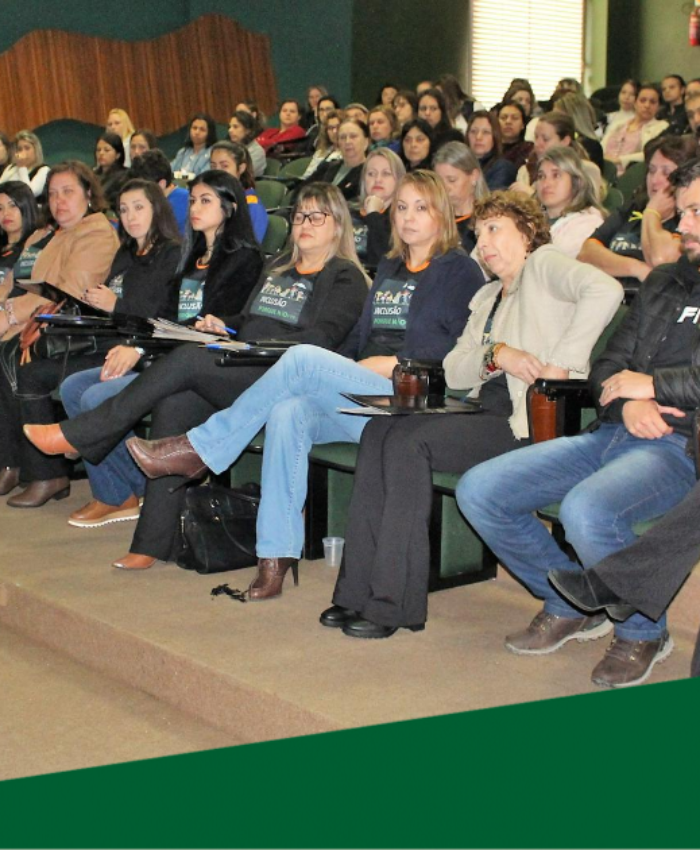 Seminário pelos 40 anos da APAE reúne profissionais que atuam na educação especial