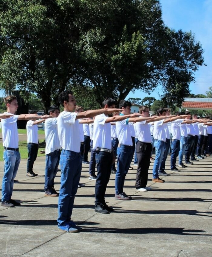 Shimoguiri participa de solenidade de dispensa de jovens do serviço militar