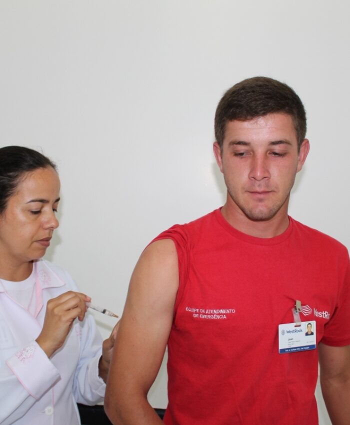 Três Barras realiza atualização vacinal de trabalhadores florestais