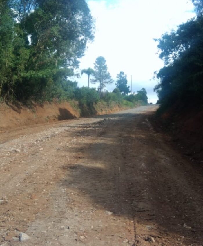VIAÇÃO E OBRAS TRABALHA NA RECUPERAÇÃO DO TRECHO PARCIAL DO DESVIO VIÁRIO E DA ESTRADA DO RIO DA PONTE